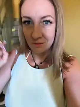 LaVitaBelle online show from June 20, 2026, 7:02 am