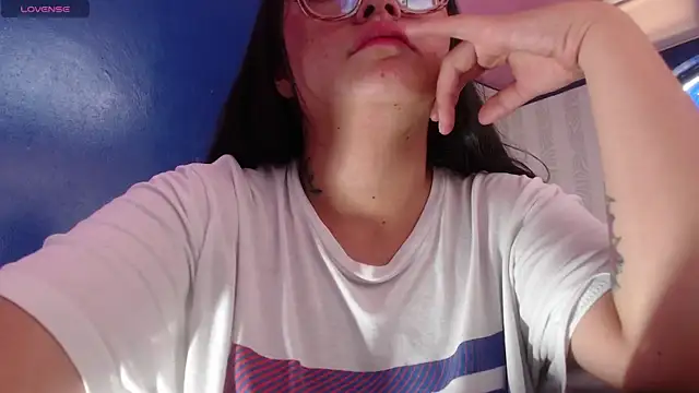 vitoria23  online show from April 21, 2026, 2:01 pm