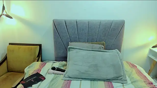 ScarletHoot  online show from July 17, 2026, 11:40 am