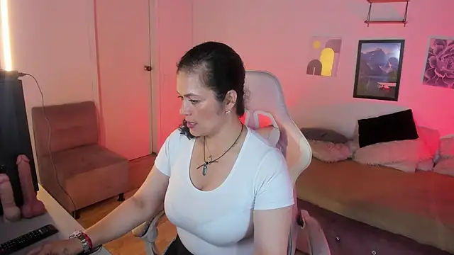 Aliciia cute1 online show from October 10, 2025, 9:15 pm