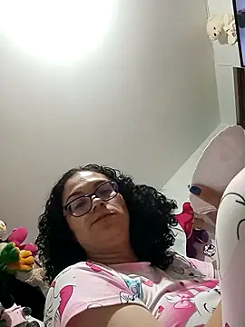 Snapshot of Aliciia_cute1 chatting on February 24, 2026, 12:33 am Aliciia cute1 online show from February 24, 2026, 12:33 am