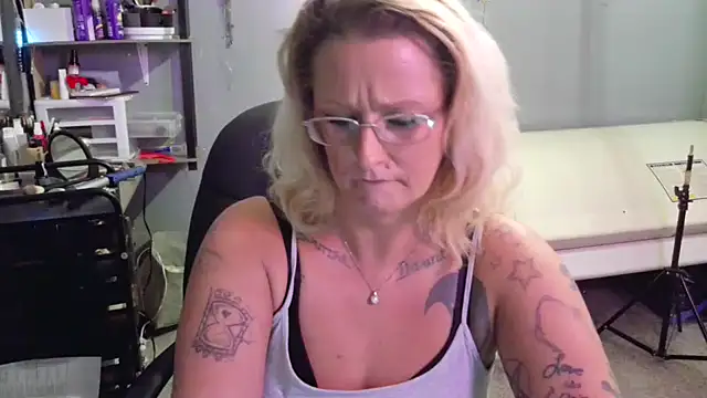 Snapshot of Lisalovely6981 chatting on January 28, 2025, 11:17 pm Lisalovely6981 online show from January 28, 2025, 11:17 pm