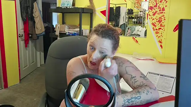 Lisalovely6981 online show from November 19, 2025, 2:50 pm