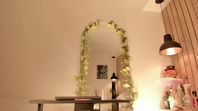 sofiesoft online show from December 17, 2025, 2:11 pm