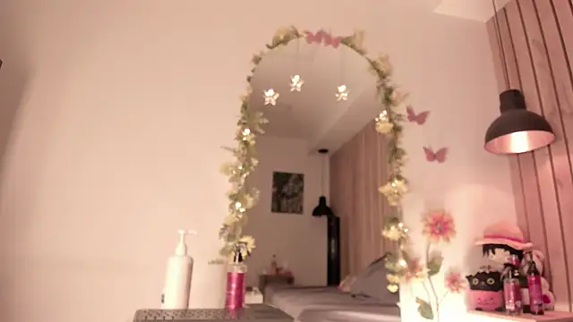 sofiesoft online show from February 2, 2026, 9:47 pm