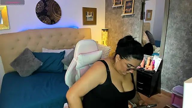Daring  natasha  online show from February 14, 2025, 2:28 am