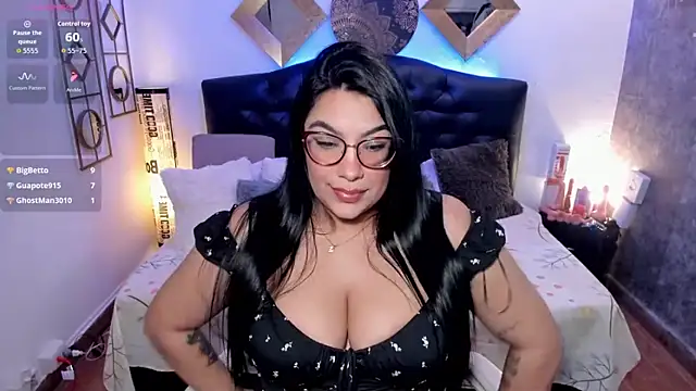 Daring  natasha  online show from September 24, 2025, 2:40 am