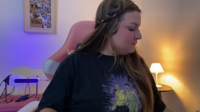 SweetPaige  online show from December 22, 2025, 2:06 pm