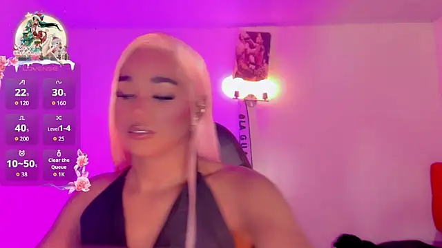 naomy  xx online show from December 17, 2025, 10:37 pm