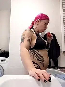 Snapshot of divine_eve chatting on October 13, 2025, 9:11 am divine eve online show from October 13, 2025, 9:11 am