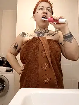 Snapshot of divine_eve chatting on October 31, 2025, 3:19 pm divine eve online show from October 31, 2025, 3:19 pm