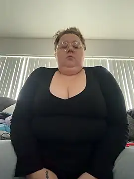 Snapshot of BBW2320 chatting on November 28, 2025, 3:45 pm BBW2320 online show from November 28, 2025, 3:45 pm