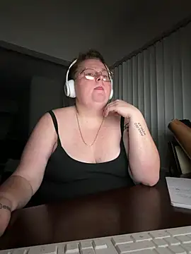Snapshot of BBW2320 chatting on April 8, 2026, 2:46 am BBW2320 online show from April 8, 2026, 2:46 am