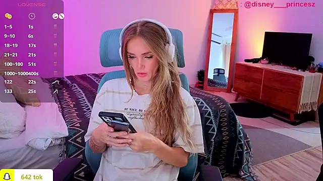 PrincessVS online show from November 17, 2025, 4:27 am