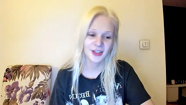 sashakiss99 online show from December 17, 2025, 3:17 pm