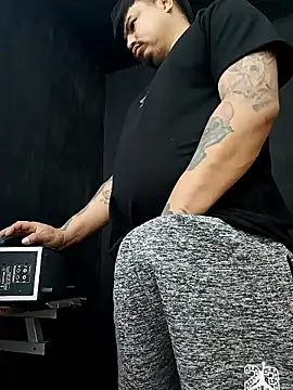 Snapshot of DickMasterfindom chatting on January 17, 2026, 5:11 am DickMasterfindom online show from January 17, 2026, 5:11 am