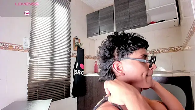 Jhonny-Blake online show from July 3, 2026, 8:26 pm