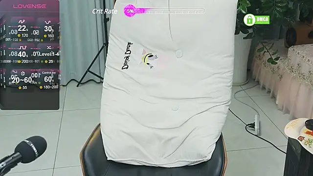  YouY  online show from February 3, 2025, 3:06 pm