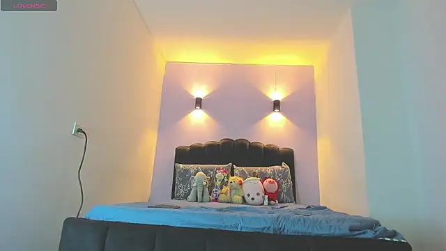 Snapshot of Sofia_Clauss_ chatting on October 17, 2025, 8:28 am Sofia Clauss online show from October 17, 2025, 8:28 am