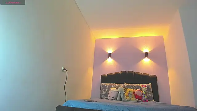 Snapshot of Sofia_Clauss_ chatting on October 20, 2025, 5:09 am Sofia Clauss online show from October 20, 2025, 5:09 am