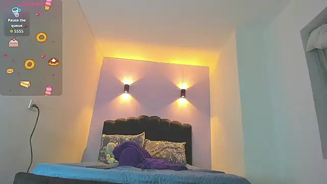 Snapshot of Sofia_Clauss_ chatting on October 14, 2025, 4:13 am Sofia Clauss online show from October 14, 2025, 4:13 am