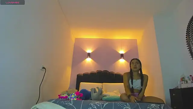 Sofia Clauss  online show from March 28, 2026, 4:35 am