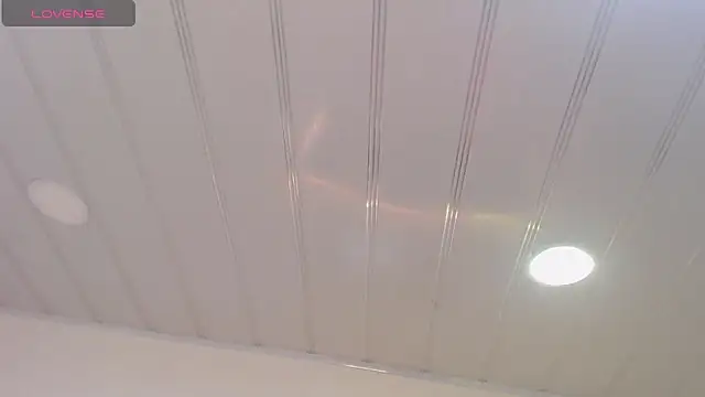 candy lux  online show from April 13, 2026, 12:53 pm