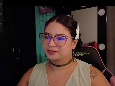 mollyshake1 online show from December 23, 2025, 9:08 am