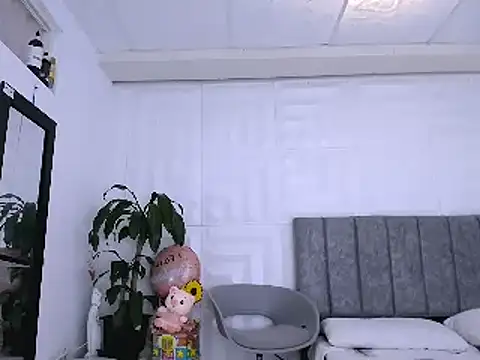 nataly red online show from January 24, 2025, 4:28 pm