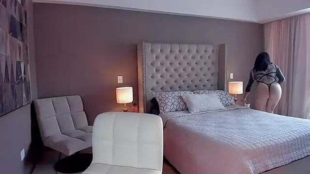 vangie  online show from November 17, 2025, 7:51 pm