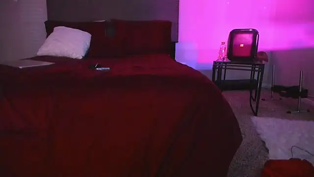 yiauana online show from November 19, 2025, 3:06 am