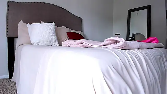 yiauana online show from October 17, 2025, 5:37 pm