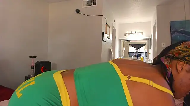 yiauana online show from November 12, 2025, 8:56 pm