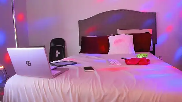 Snapshot of yiauana chatting on December 13, 2025, 8:04 pm yiauana online show from December 13, 2025, 8:04 pm