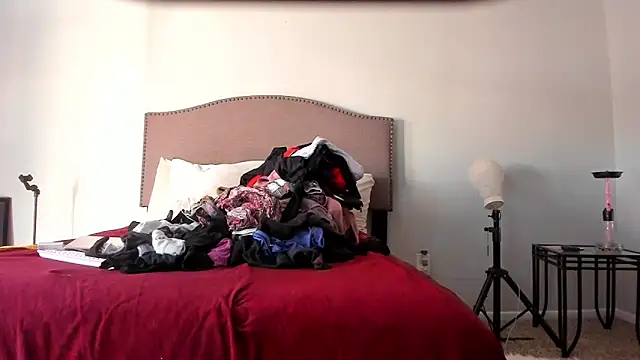 yiauana online show from October 9, 2025, 10:32 pm