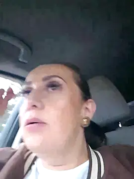 AvaLloyd online show from March 17, 2025, 3:18 pm