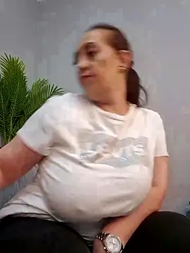 AvaLloyd online show from March 17, 2025, 3:57 am