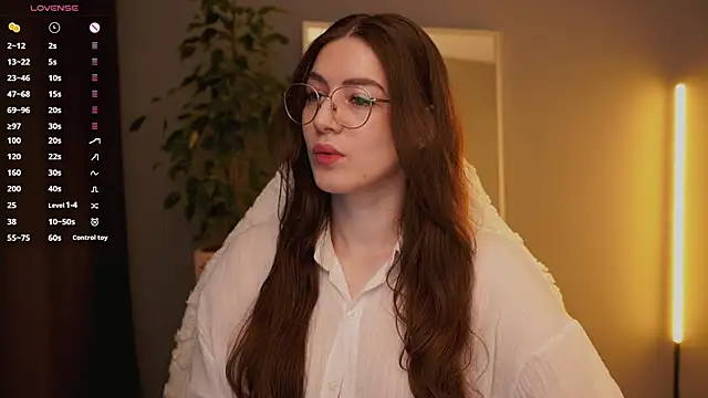 Snapshot of Ester_Hill chatting on November 28, 2025, 1:28 am Ester Hill online show from November 28, 2025, 1:28 am