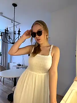 Snapshot of Little_Forest_ELF chatting on November 8, 2025, 6:17 am Little Forest ELF online show from November 8, 2025, 6:17 am