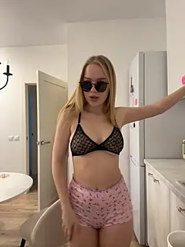 Snapshot of Little_Forest_ELF chatting on December 4, 2025, 6:01 am Little Forest ELF online show from December 4, 2025, 6:01 am