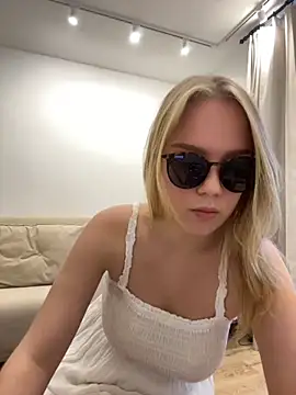 Snapshot of Little_Forest_ELF chatting on October 30, 2025, 11:30 am Little Forest ELF online show from October 30, 2025, 11:30 am