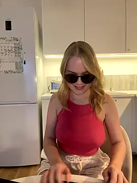 Snapshot of Little_Forest_ELF chatting on November 27, 2025, 10:37 am Little Forest ELF online show from November 27, 2025, 10:37 am