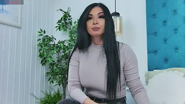 EmilyColle  online show from January 13, 2026, 7:40 pm