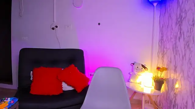 chloe blue online show from November 24, 2025, 11:21 am