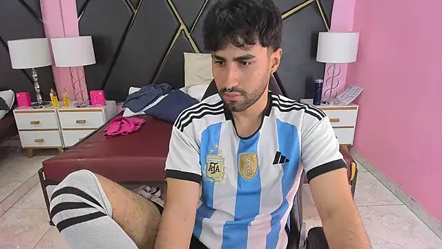 MilanZaire online show from November 23, 2025, 10:09 pm