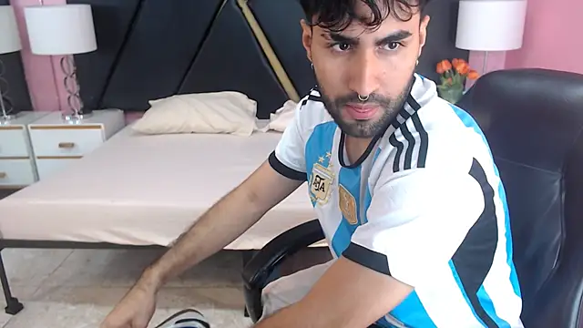 MilanZaire online show from October 14, 2025, 11:58 pm