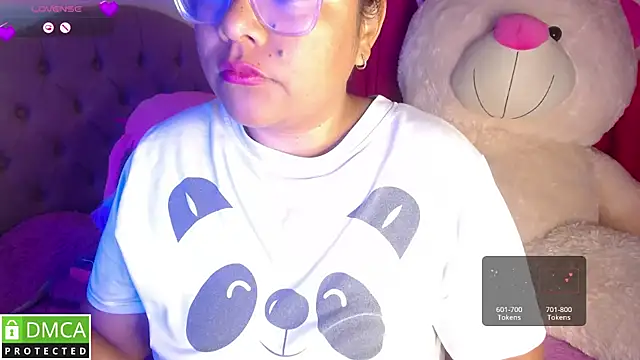 Snapshot of KittyHot20 chatting on November 11, 2025, 2:56 pm KittyHot20 online show from November 11, 2025, 2:56 pm