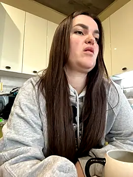 Karolina llove online show from October 28, 2025, 7:18 am