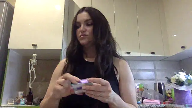 Karolina llove online show from October 8, 2025, 8:42 pm