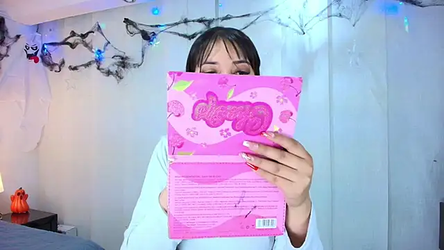 lina bedoya  online show from October 22, 2025, 11:42 am